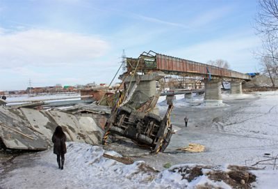 Разрушение моста как причина